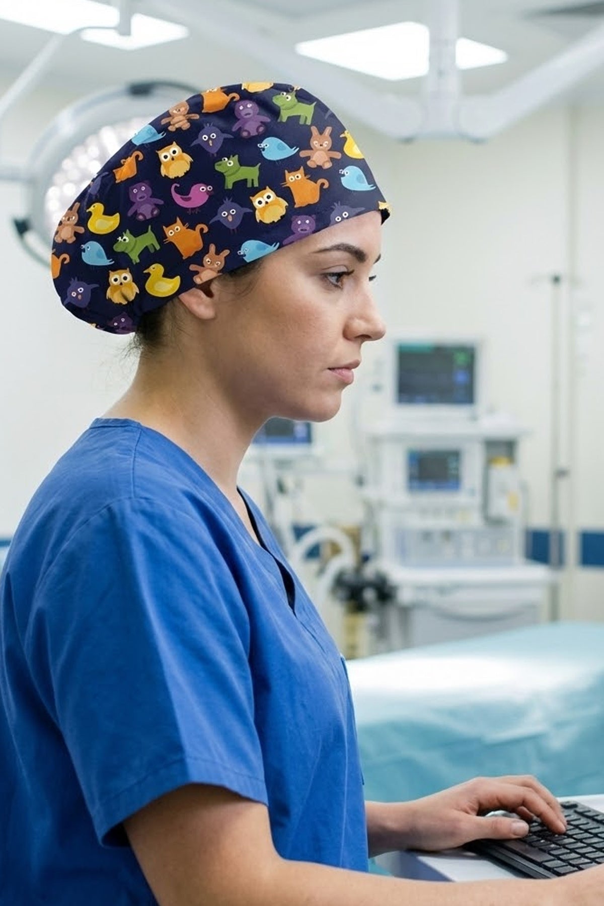 Oyuncak Hayvanlar Desenli Cerrahi Bone Unisex – Likralı Doktor Hemşire Bonesi - Oyuncak Hayvanlar