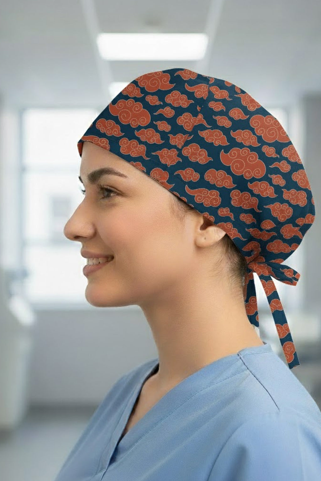 Kırmızı Bulut Desenli Cerrahi Bone Unisex – Likralı Doktor Hemşire Bonesi - Kırmızı Bulut