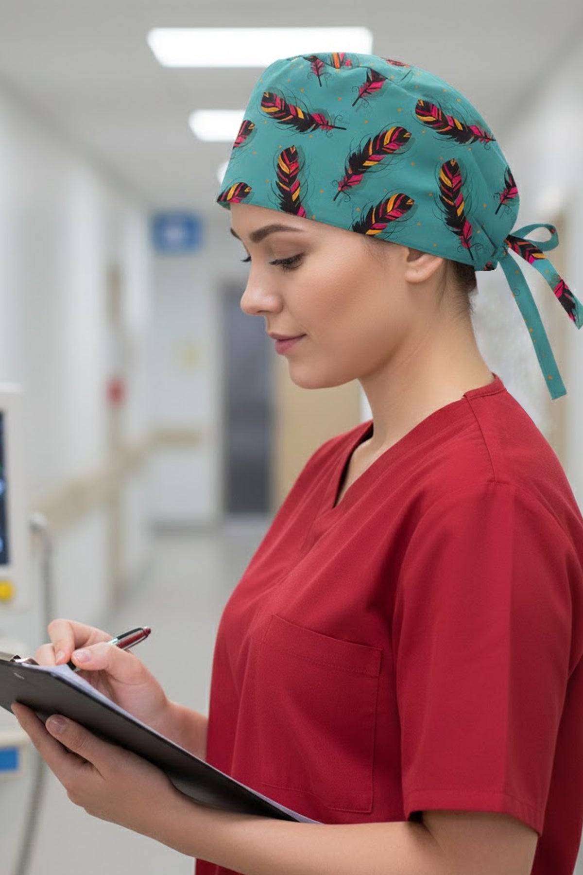 Yeşil Tüy Desenli Cerrahi Bone Unisex – Likralı Doktor Hemşire Bonesi - Yeşil Tüy
